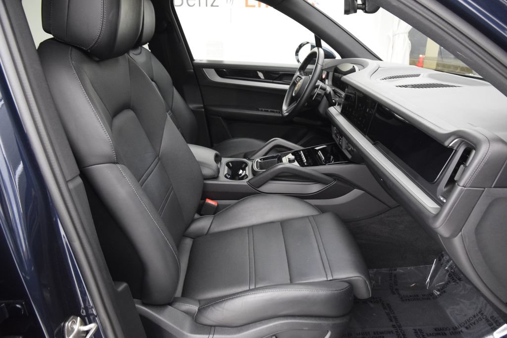 Used 2024 Porsche Cayenne AWD/4WD image 17