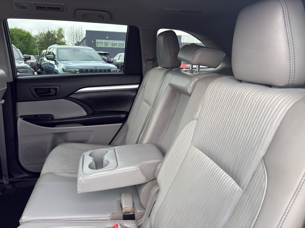 Used 2019 Toyota Highlander Plus AWD/4WD image 33