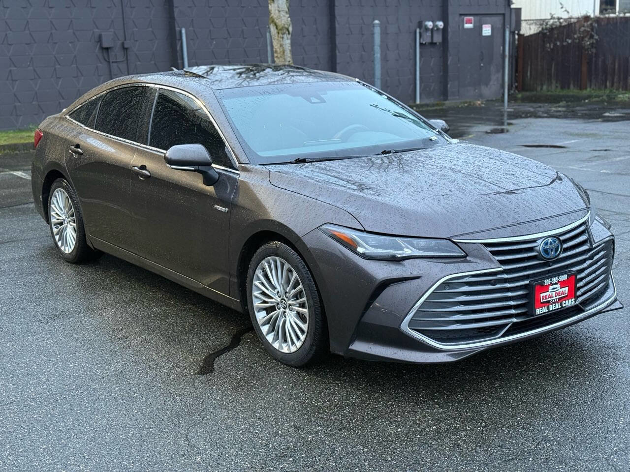 Used 2019 Toyota Avalon Limited w/ Advanced Safety Package image 2