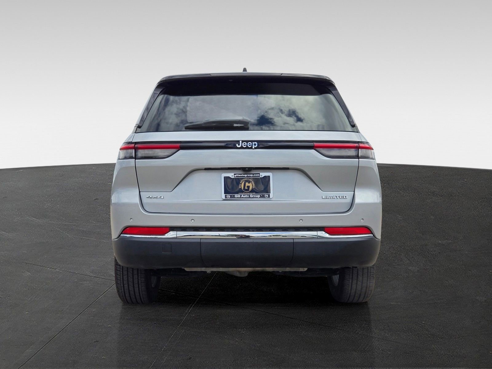 Used 2024 Jeep Grand Cherokee Limited AWD/4WD image 5