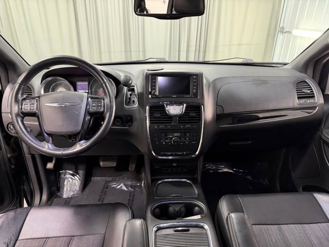 Used 2015 Chrysler Town & Country S w/ Driver Convenience Group FWD image 14