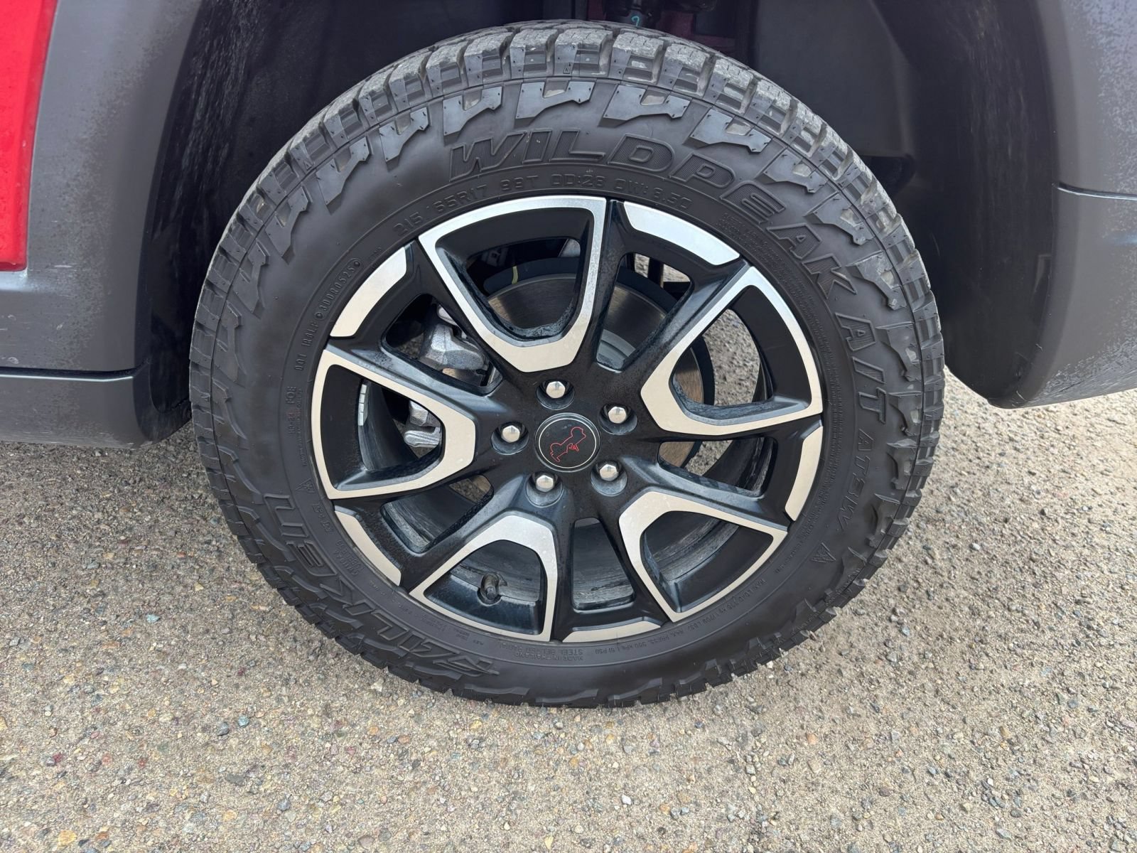 Used 2025 Jeep Compass Trailhawk AWD/4WD image 29