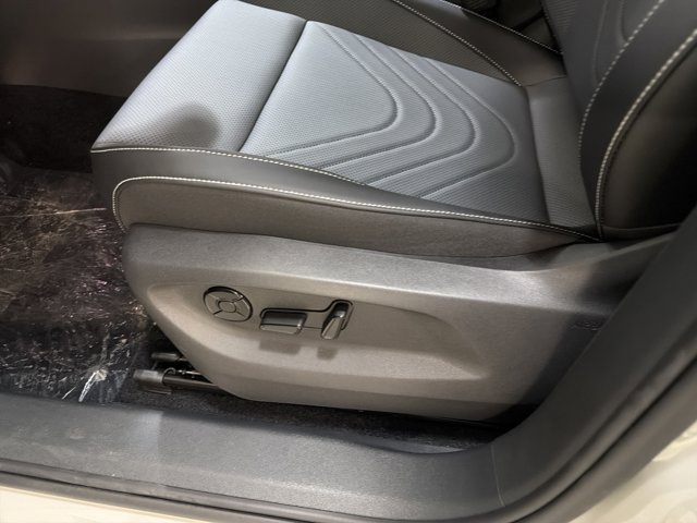 New 2026 Volkswagen Tiguan SE R-Line AWD/4WD image 17