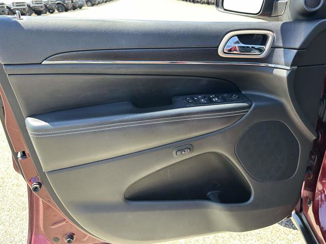 Used 2017 Jeep Grand Cherokee Limited AWD/4WD image 15