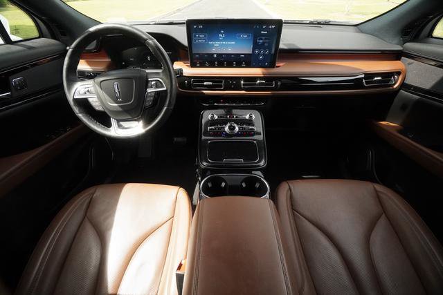Used 2023 Lincoln Nautilus Reserve AWD/4WD image 11