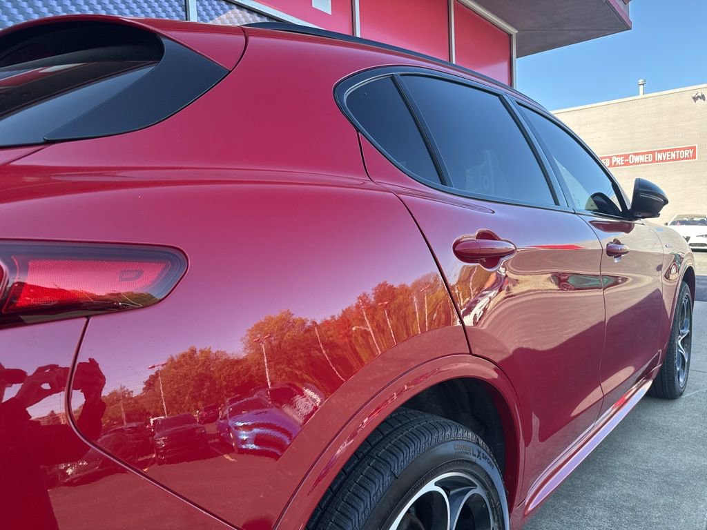 Used 2022 Alfa Romeo Stelvio Veloce image 3