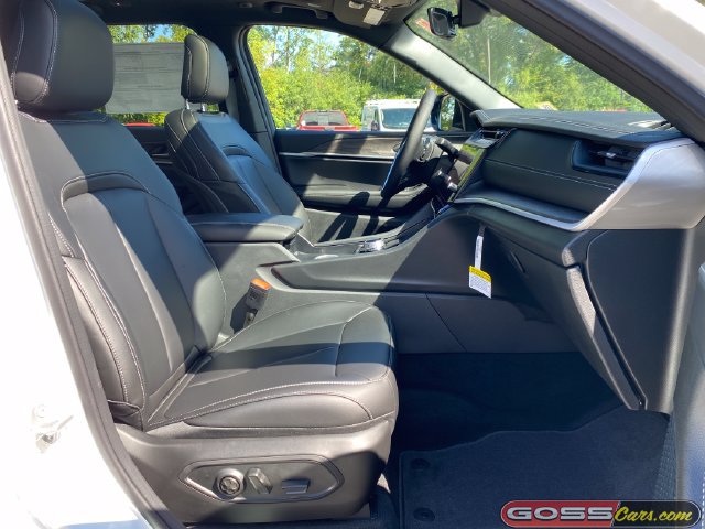 New 2026 Jeep Grand Cherokee Limited w/ Limited Altitude Package AWD/4WD image 6