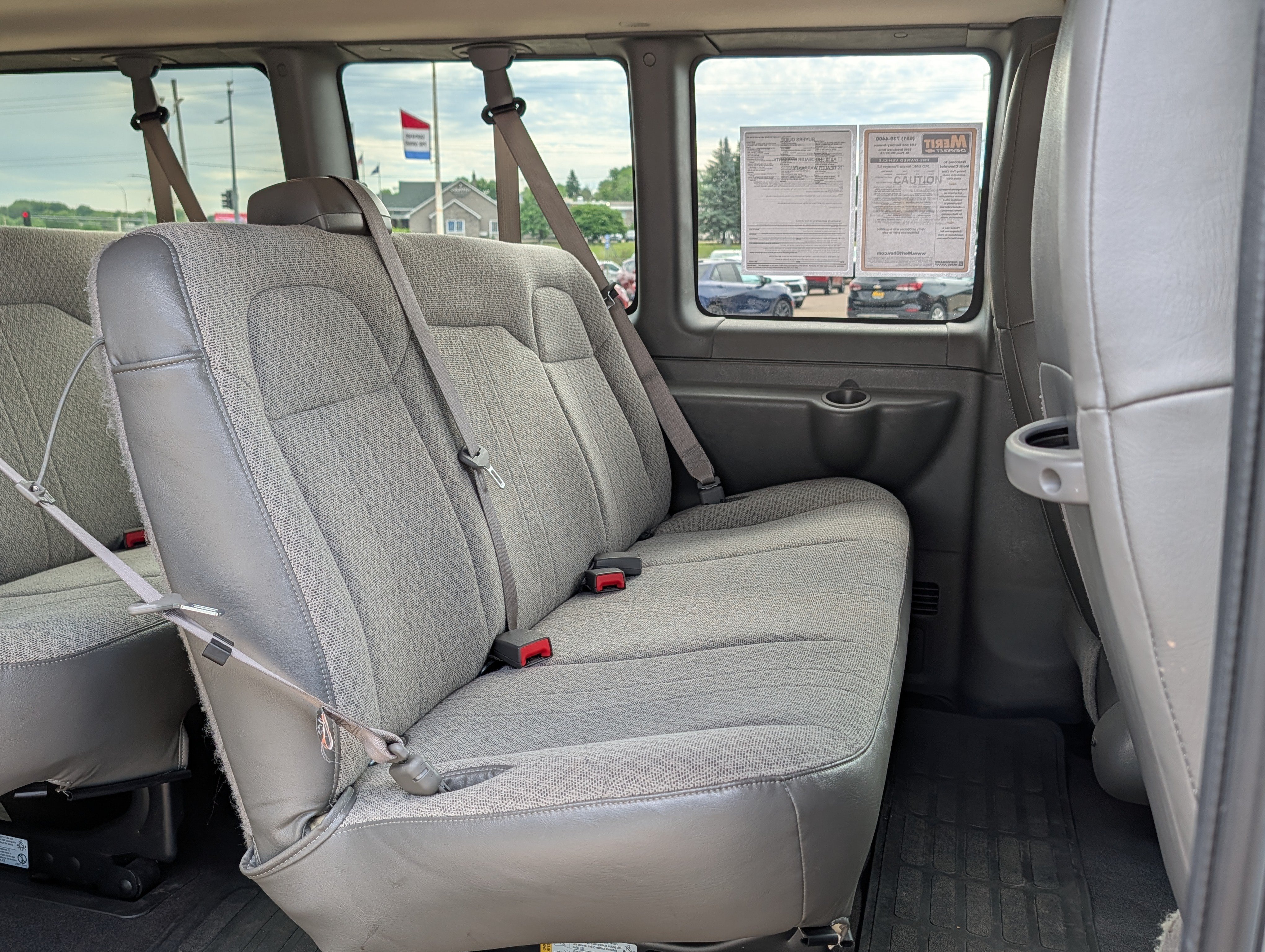 Certified 2025 GMC Savana 3500 LT w/ LT Preferred Equipment Group RWD image 9