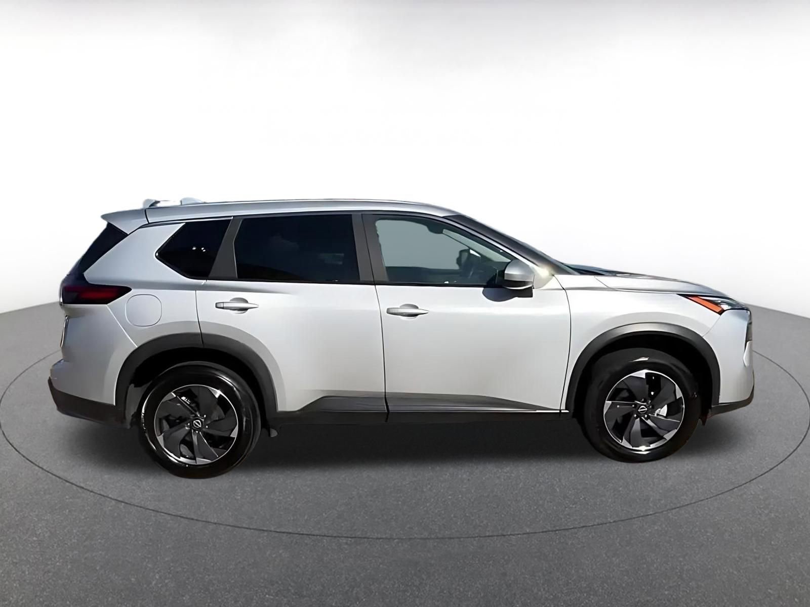 Used 2025 Nissan Rogue SV FWD image 15