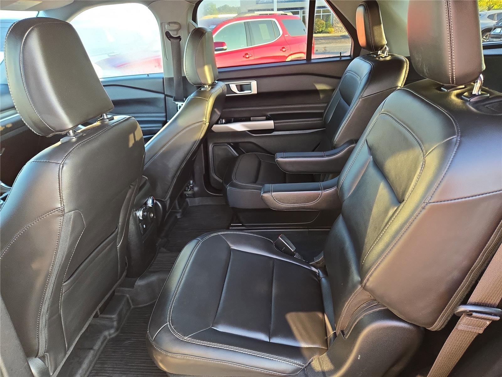 Used 2022 Ford Explorer XLT w/ Equipment Group 202A image 21