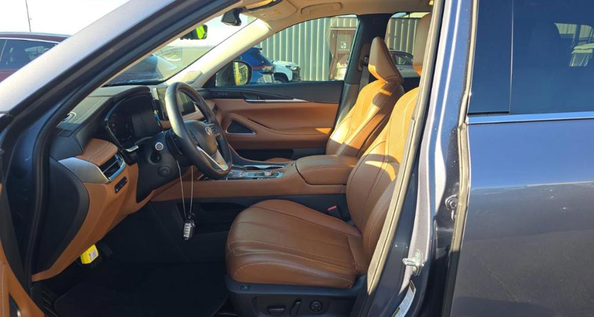 Certified 2023 INFINITI QX60 Sensory w/ Vision Package AWD/4WD image 10