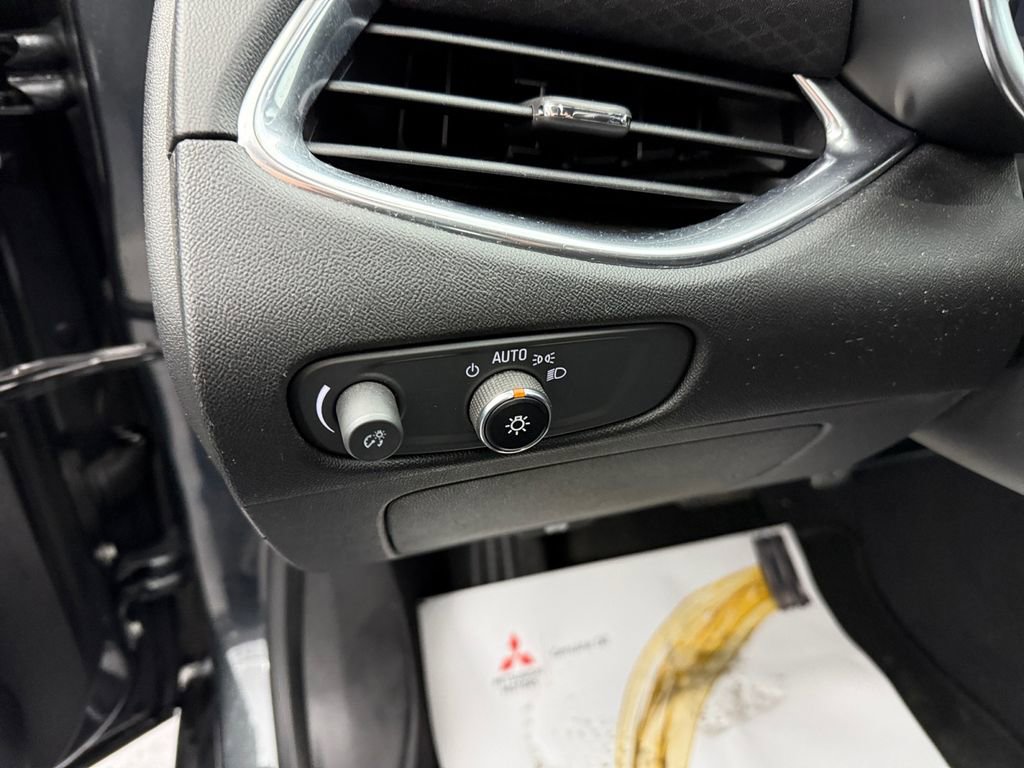 Used 2016 Chevrolet Malibu LT w/ Driver Confidence Package image 27