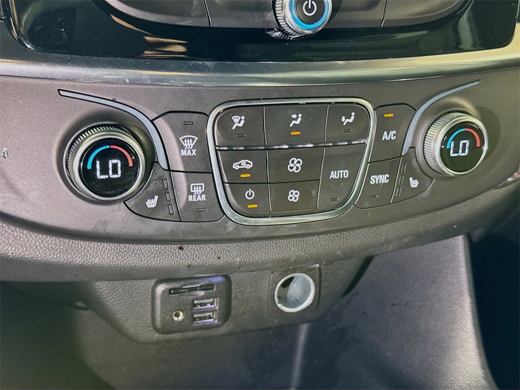 Used 2022 Chevrolet Traverse RS image 13