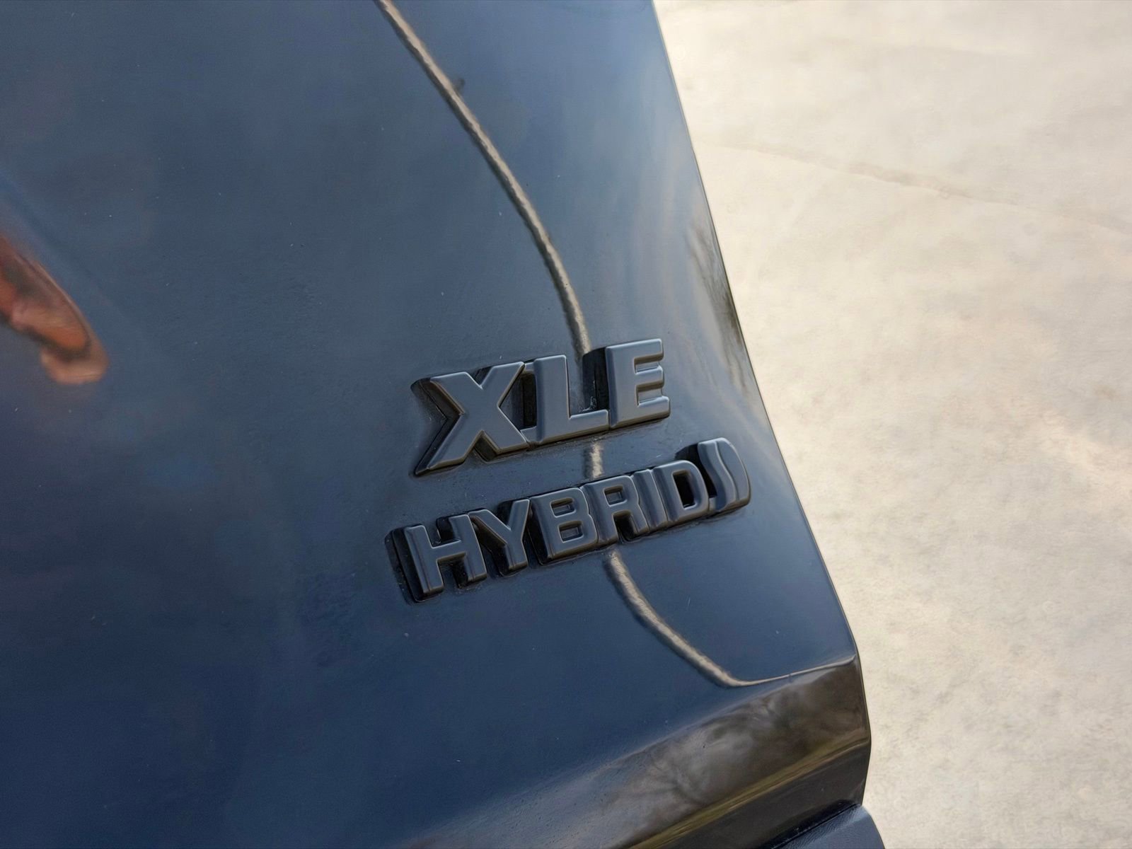 Used 2022 Toyota RAV4 XLE Premium image 36