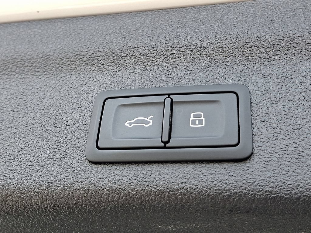 Used 2022 Audi RS 6 AWD/4WD image 36