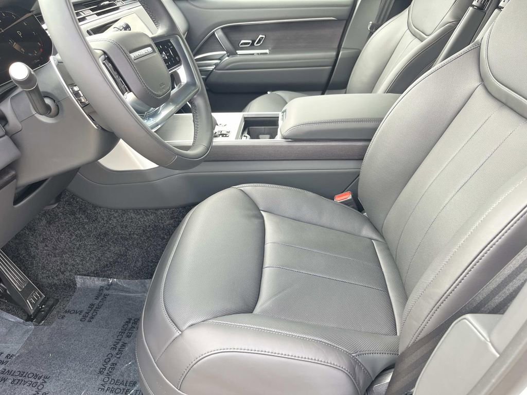 New 2026 Land Rover Range Rover Long Wheelbase SE AWD/4WD image 12