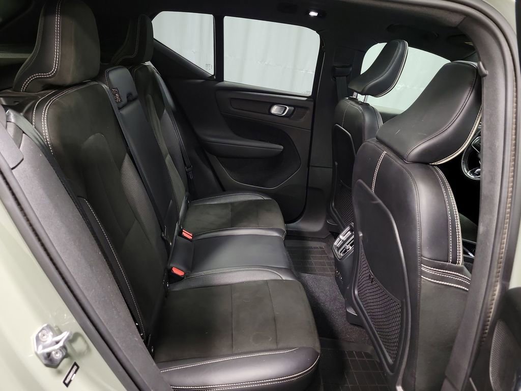 Used 2021 Volvo XC40 P8 Recharge w/ Advanced Package image 25