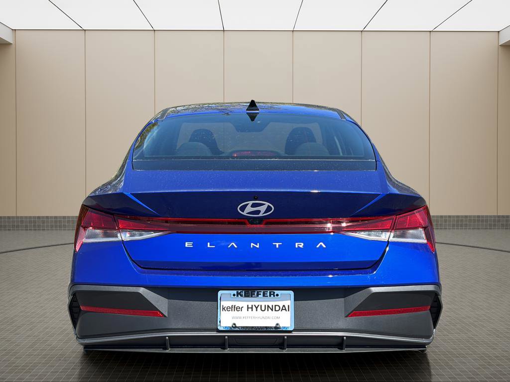 Certified 2025 Hyundai Elantra SE image 4
