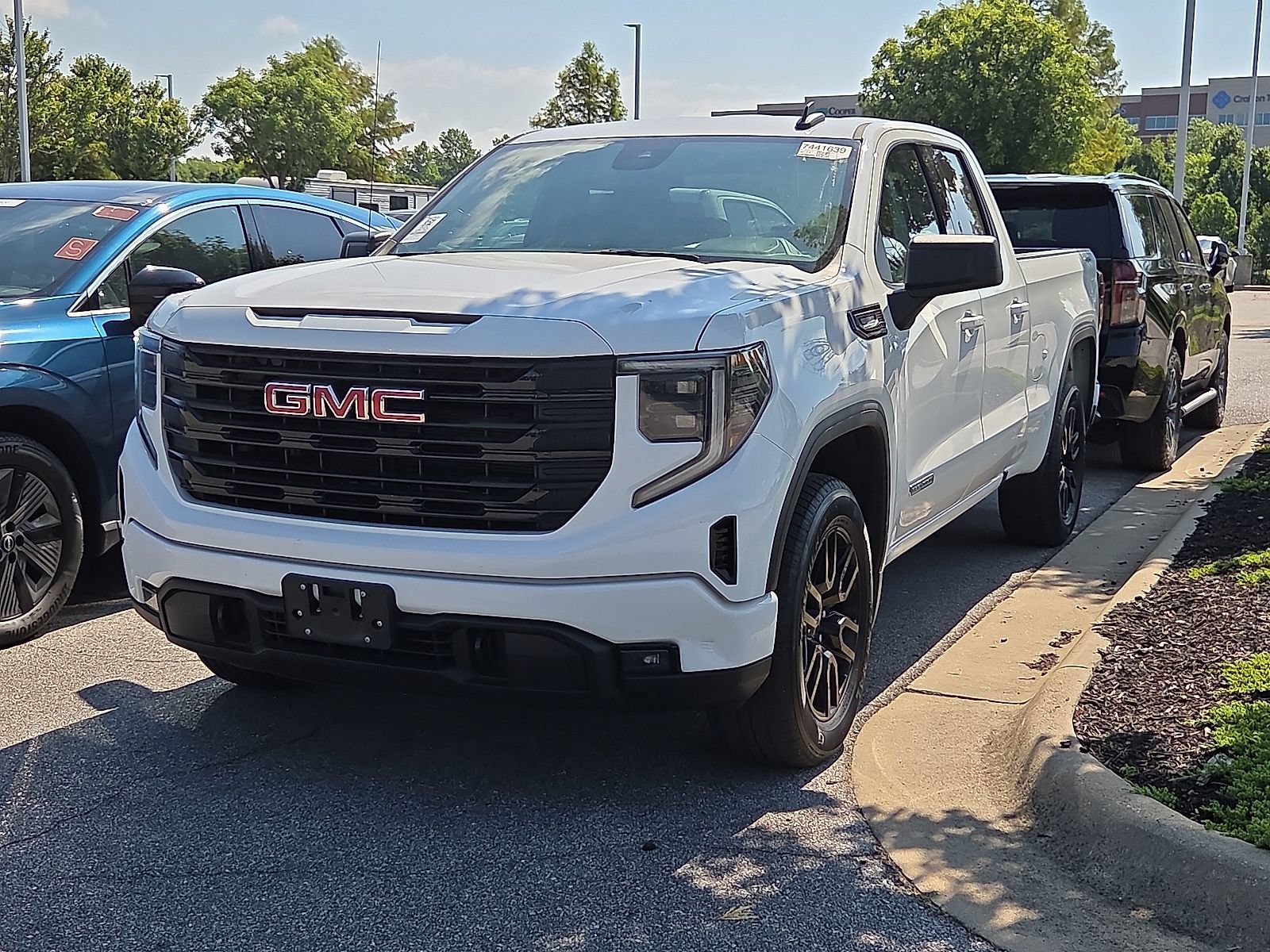Used 2024 GMC Sierra 1500 Elevation AWD/4WD image 2