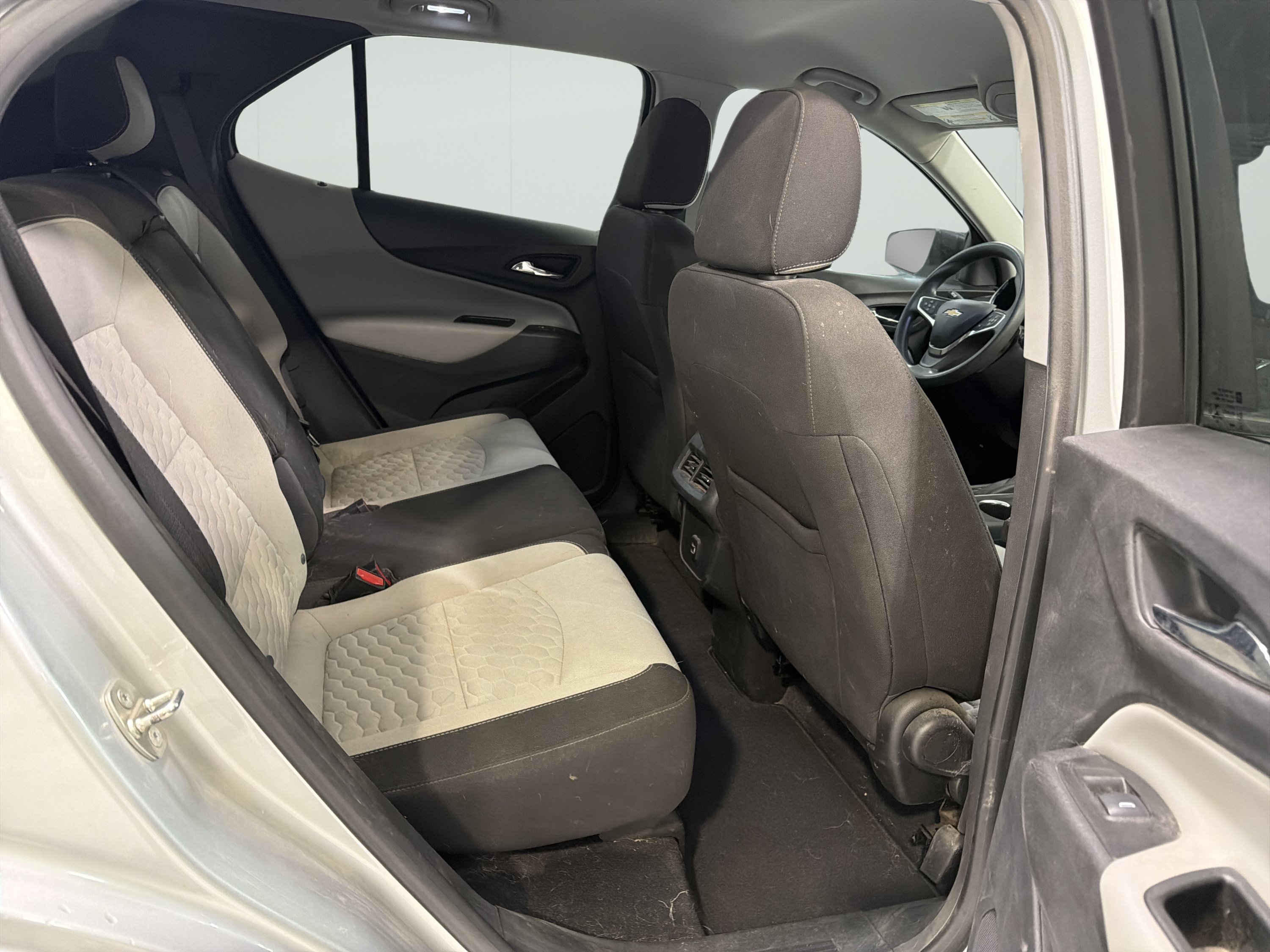 Used 2021 Chevrolet Equinox LS FWD image 11