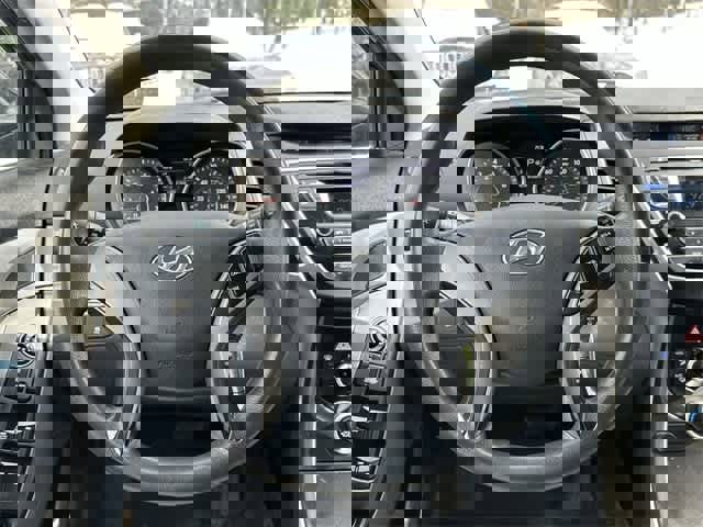 Used 2014 Hyundai Elantra SE image 7