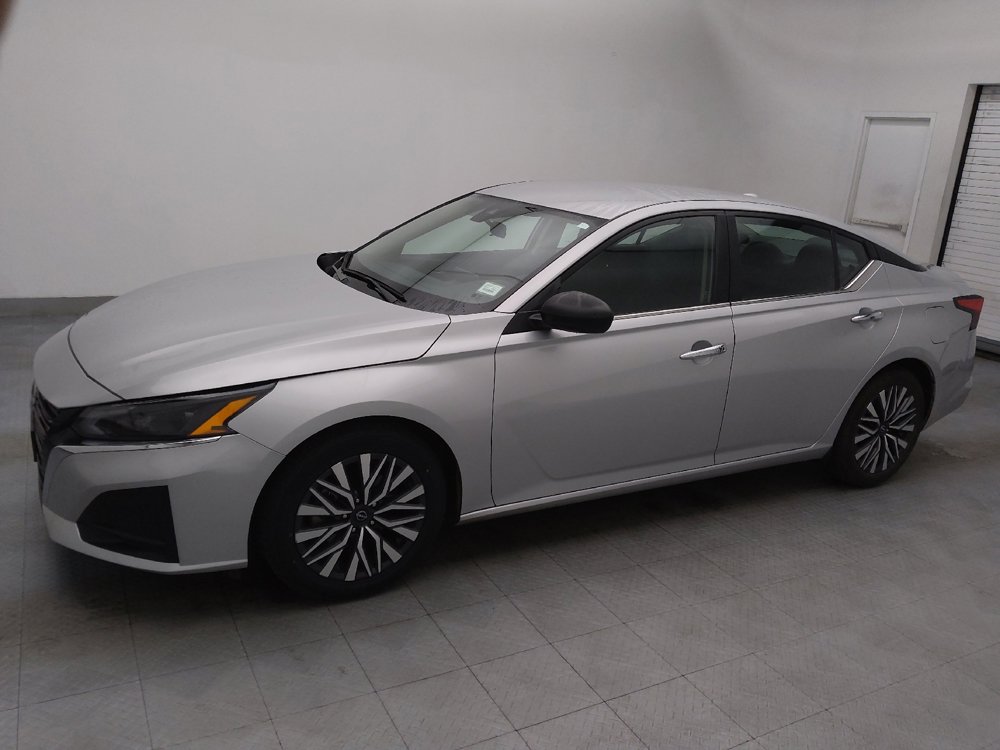 Used 2024 Nissan Altima 2.5 SV image 2