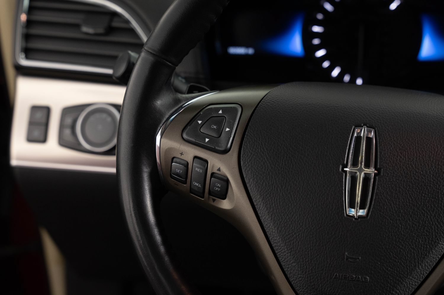 Used 2013 Lincoln MKX AWD image 30