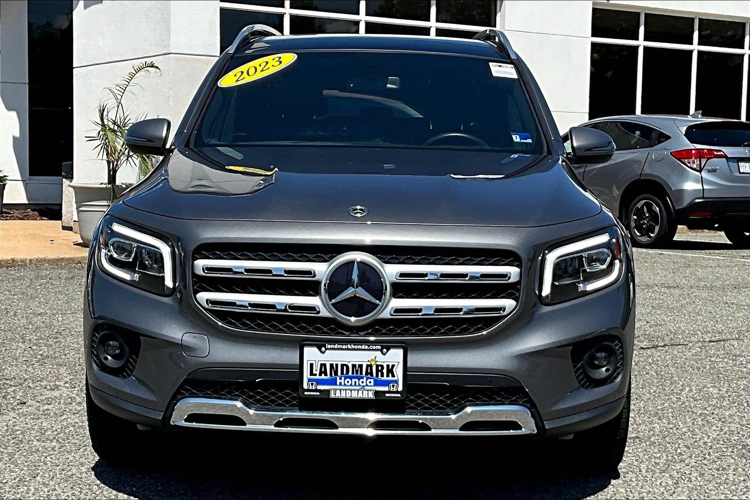 Used 2023 Mercedes-Benz GLB 250 4MATIC image 3