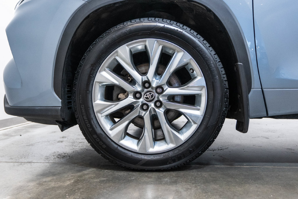 Used 2022 Toyota Highlander Limited AWD/4WD image 11