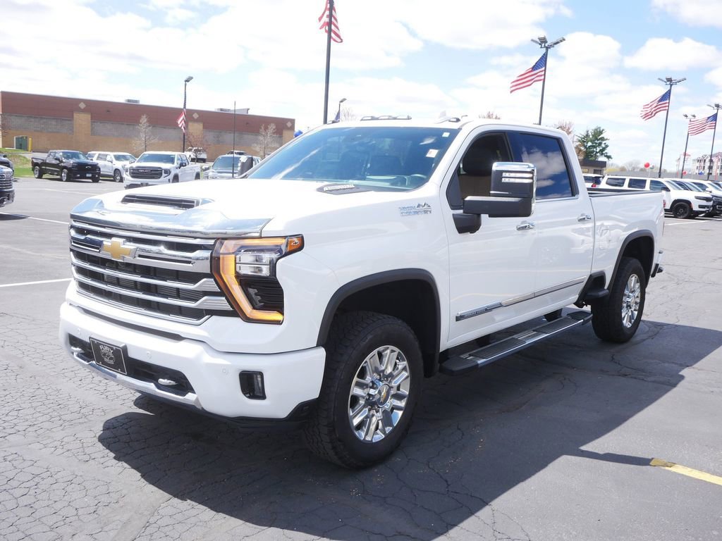 Used 2024 Chevrolet Silverado 3500 High Country w/ High Country Premium Package AWD/4WD image 4