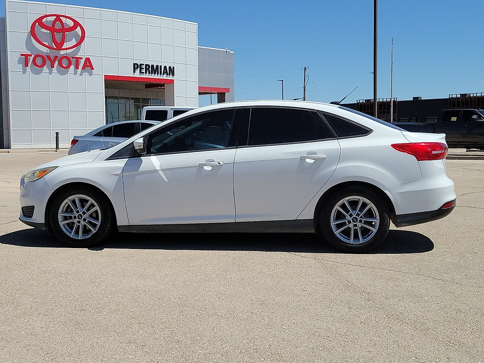 Used 2016 Ford Focus SE FWD image 2