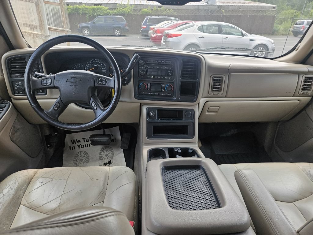 Used 2005 Chevrolet Suburban LT w/ Preferred Equipment Group AWD/4WD image 11