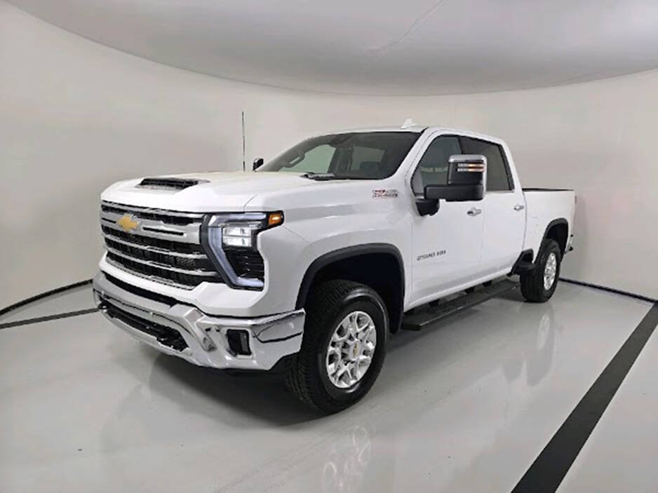 Used 2025 Chevrolet Silverado 2500 LTZ w/ LTZ Plus Package AWD/4WD image 3