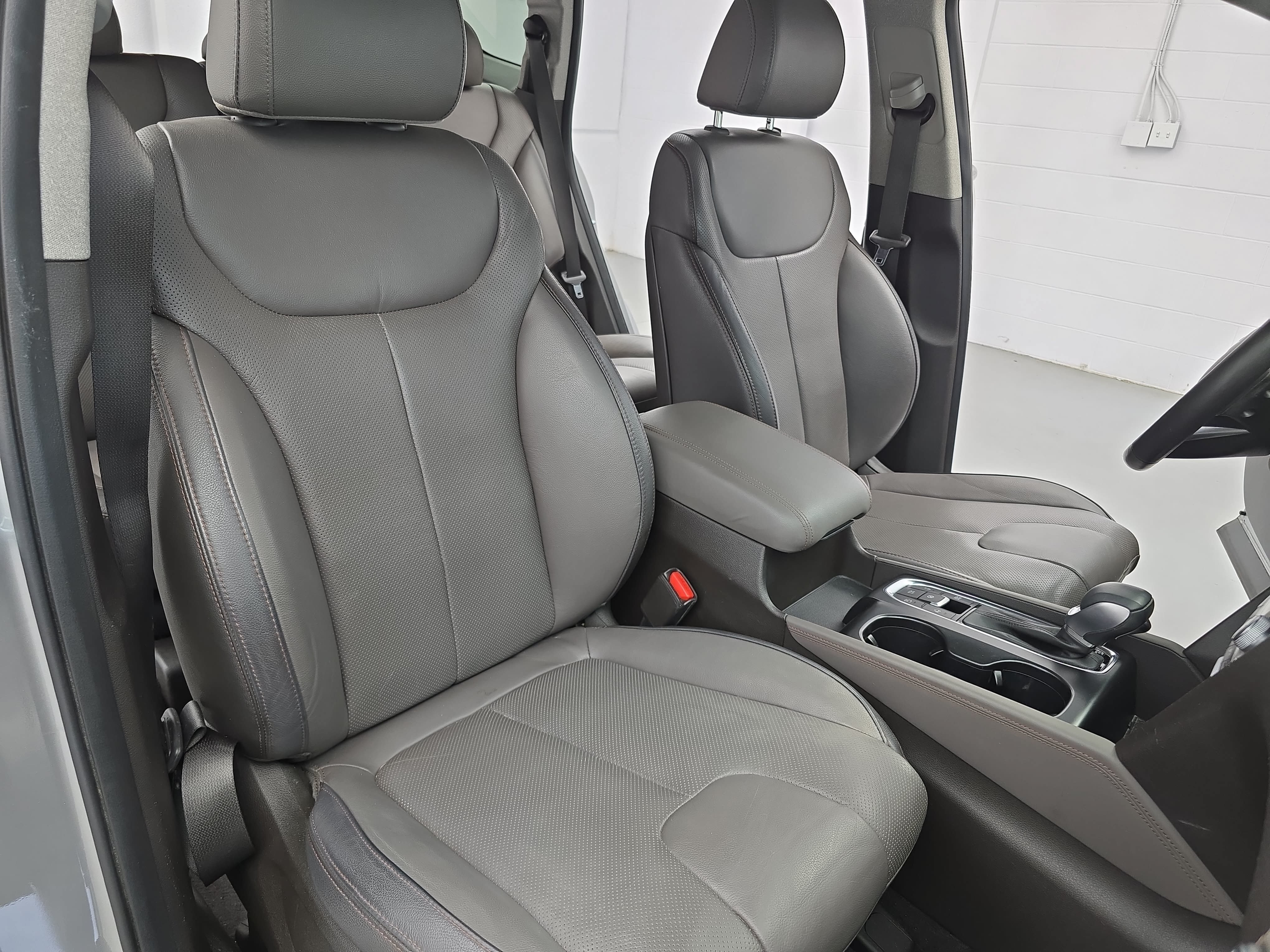 Used 2020 Hyundai Santa Fe Limited FWD image 10