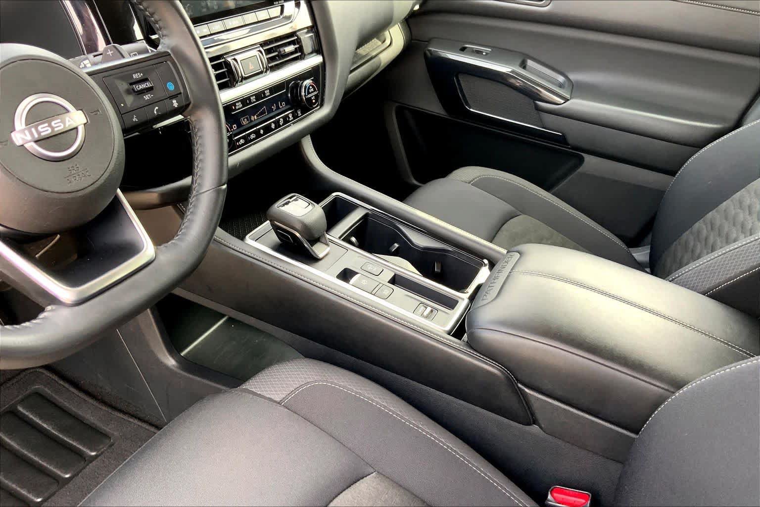 Used 2024 Nissan Pathfinder SV FWD image 16