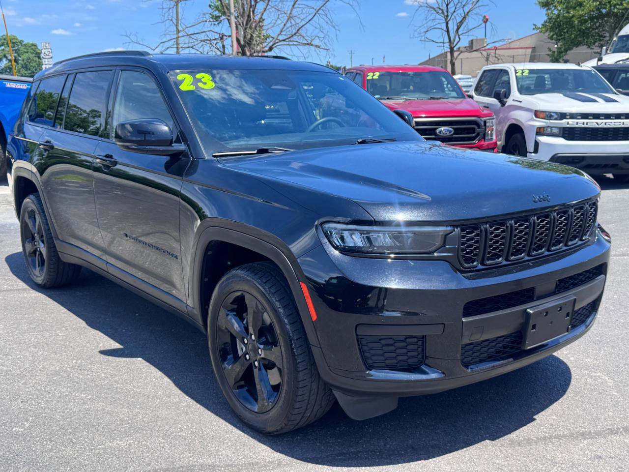 Used 2023 Jeep Grand Cherokee L Laredo RWD image 1