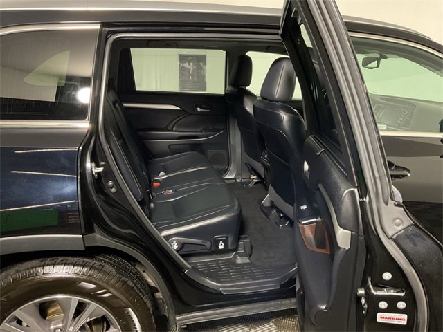 Used 2015 Toyota Highlander XLE image 29