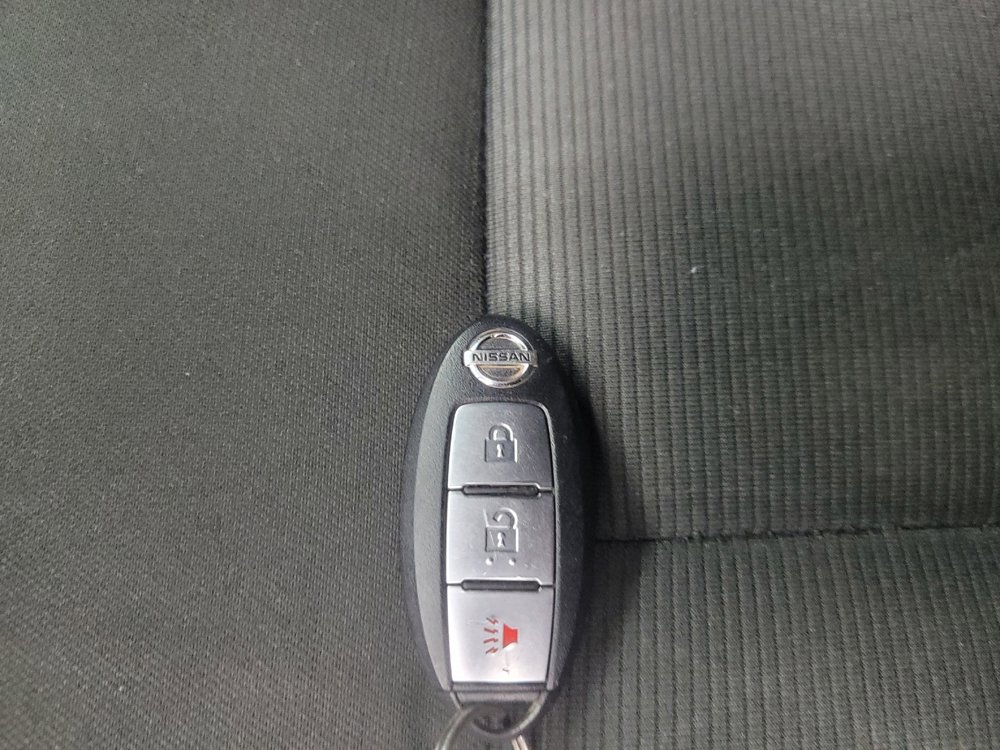 Used 2017 Nissan Titan SV image 32