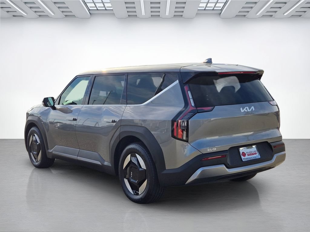Used 2024 Kia EV9 Light Long Range RWD image 6