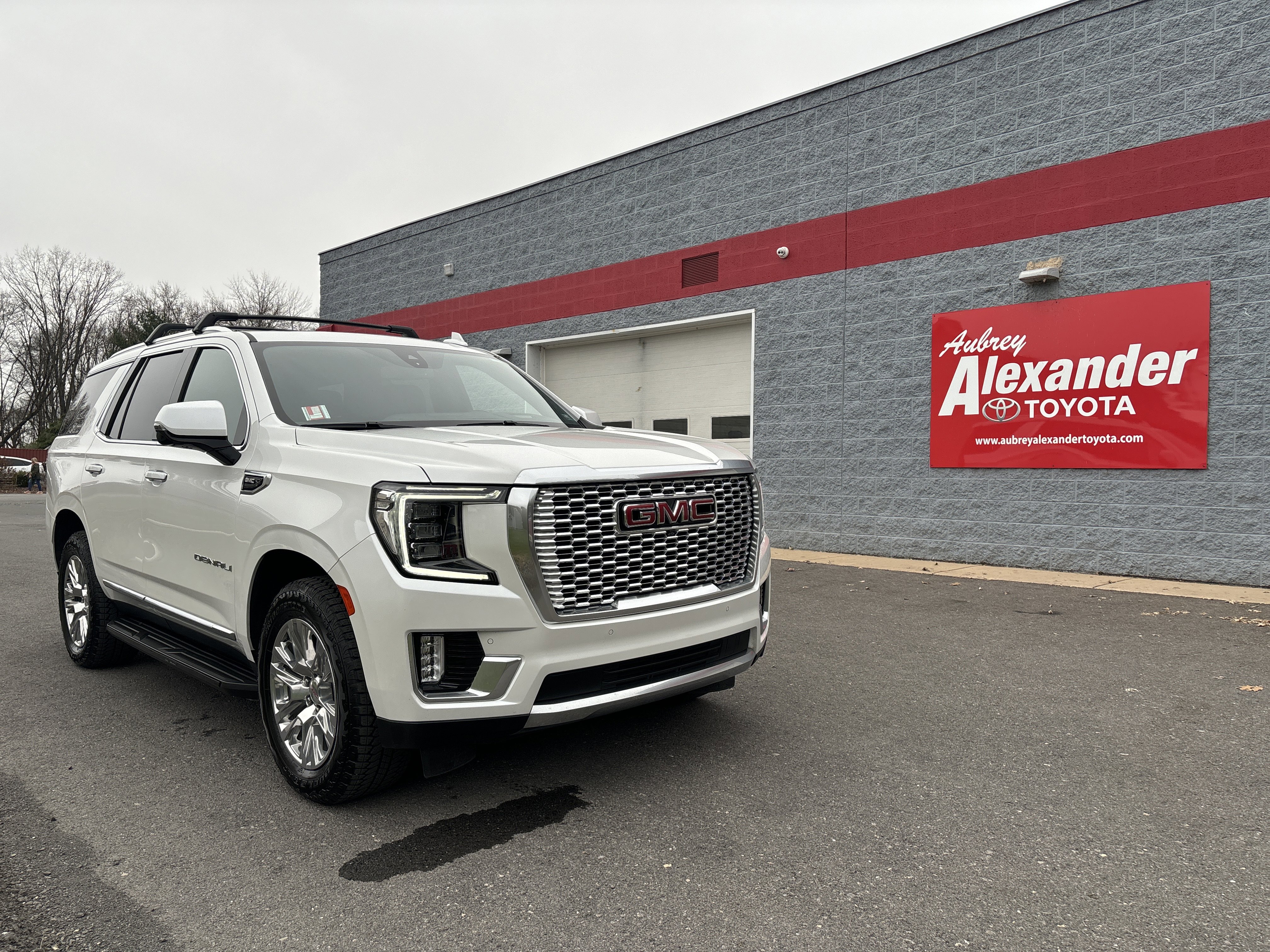 Used 2022 GMC Yukon Denali w/ Max Trailering Package image 1