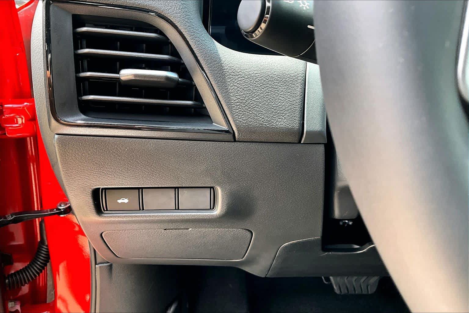 New 2026 Nissan Sentra SR w/ Floor Mat Package FWD image 15