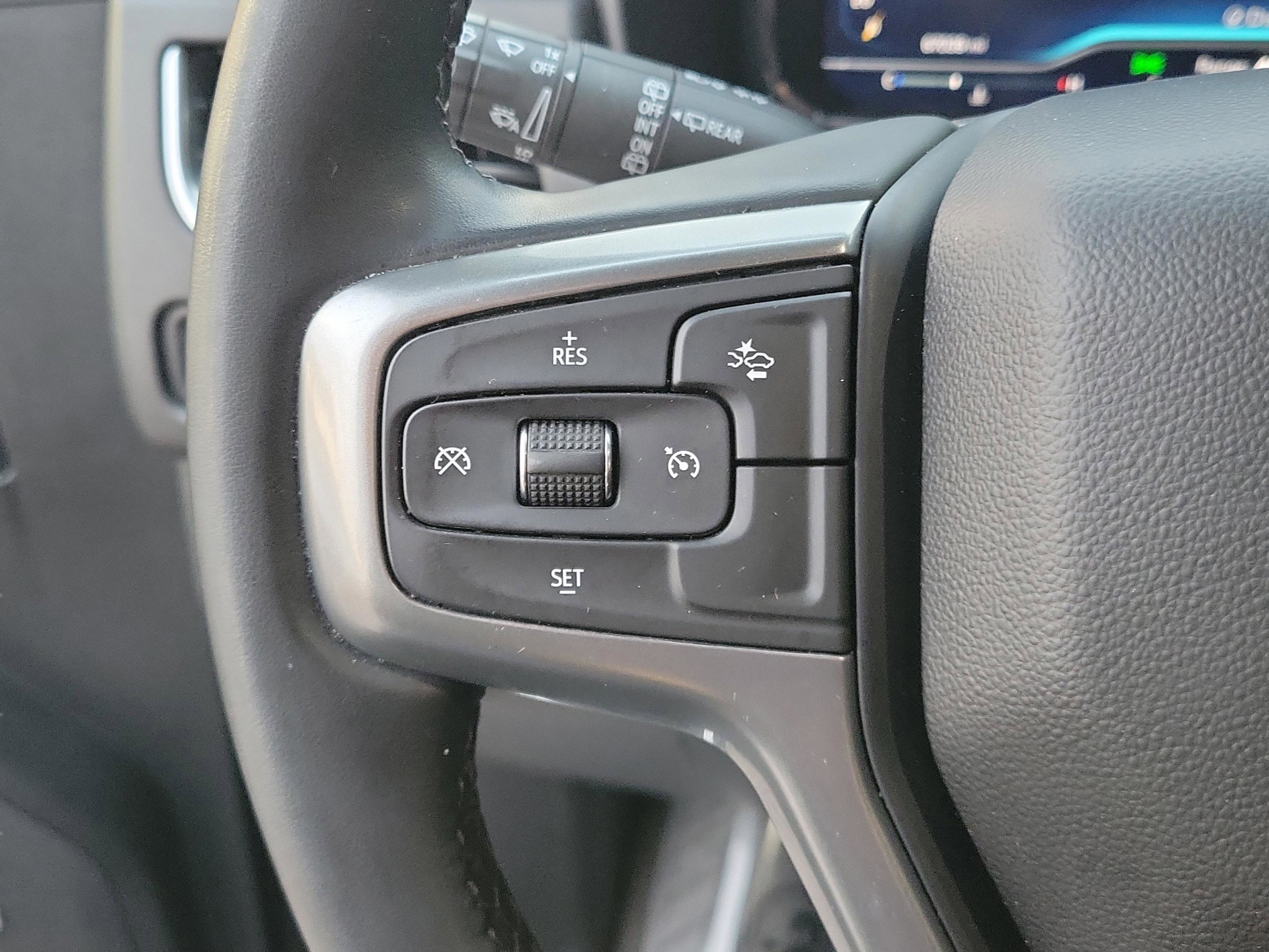 Used 2024 Chevrolet Suburban LT image 31