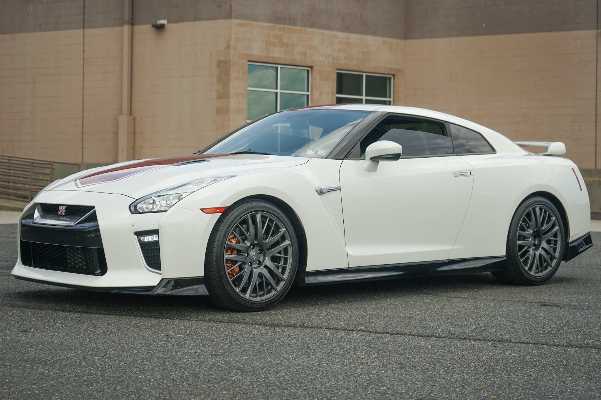 Used 2020 Nissan GT-R Premium AWD/4WD image 2