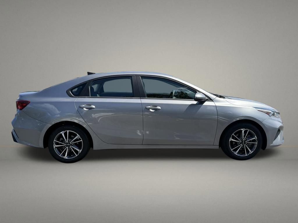 Used 2023 Kia Forte LXS image 4