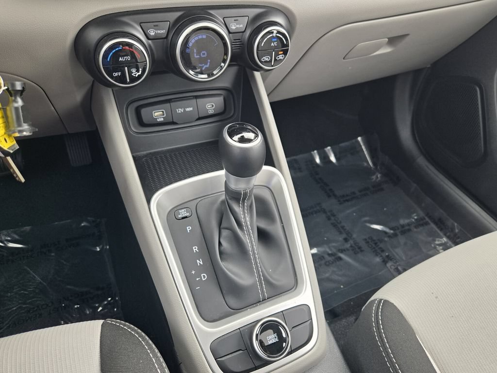 Certified 2023 Hyundai Venue SEL FWD image 18