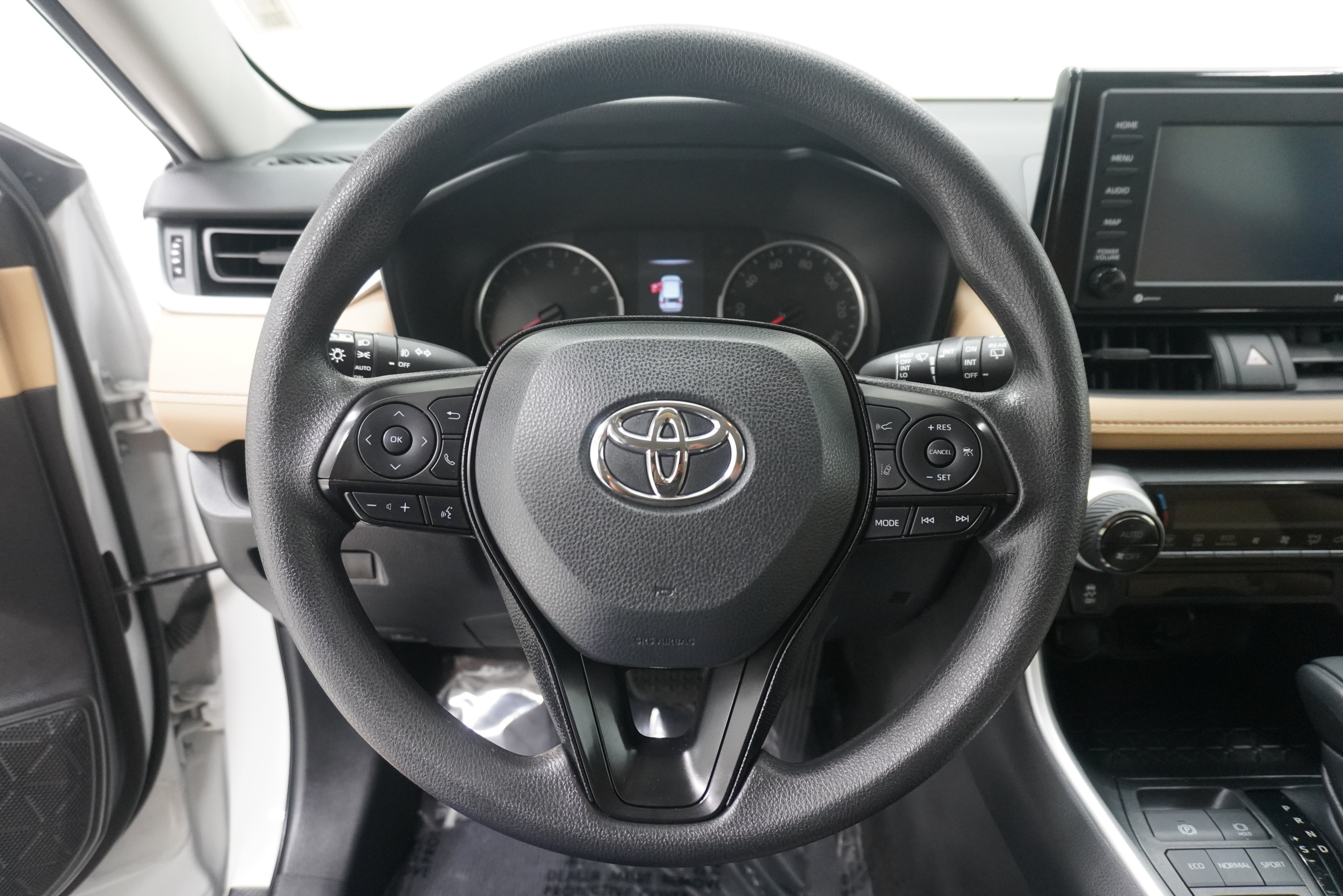 Used 2020 Toyota RAV4 XLE FWD image 16