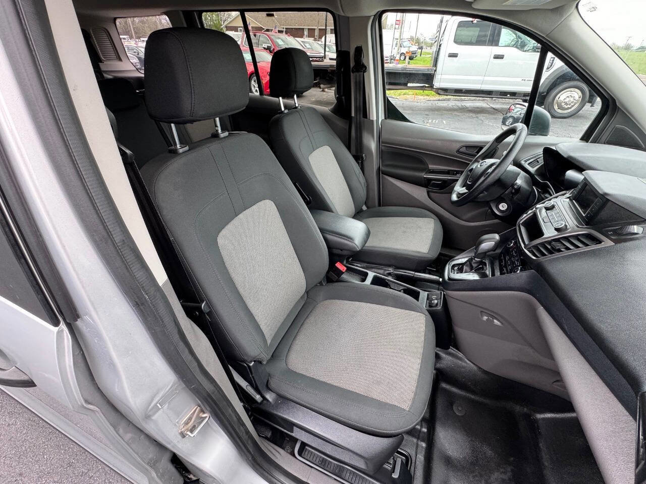 Used 2021 Ford Transit Connect XL image 17