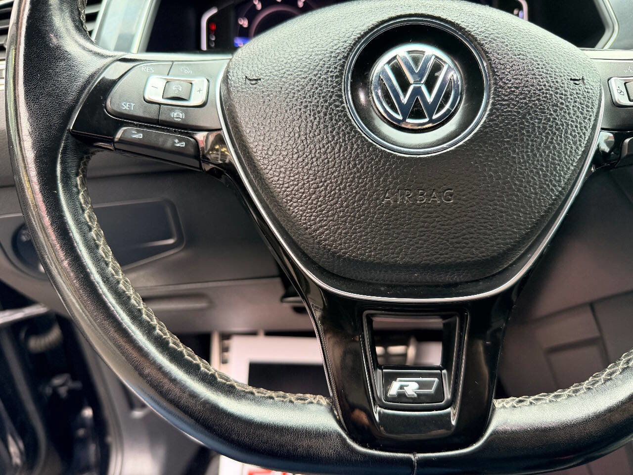 Used 2019 Volkswagen Tiguan SEL Premium R-Line image 21