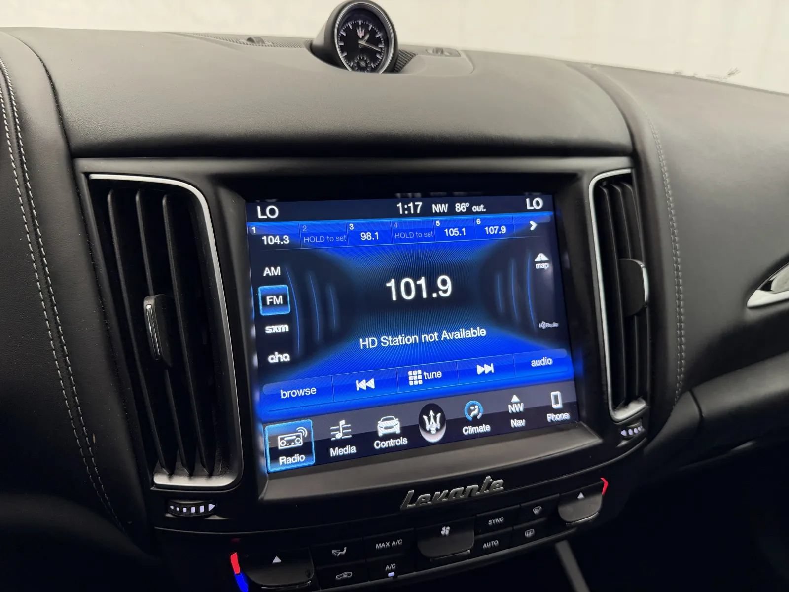 Used 2018 Maserati Levante GranSport AWD/4WD image 28