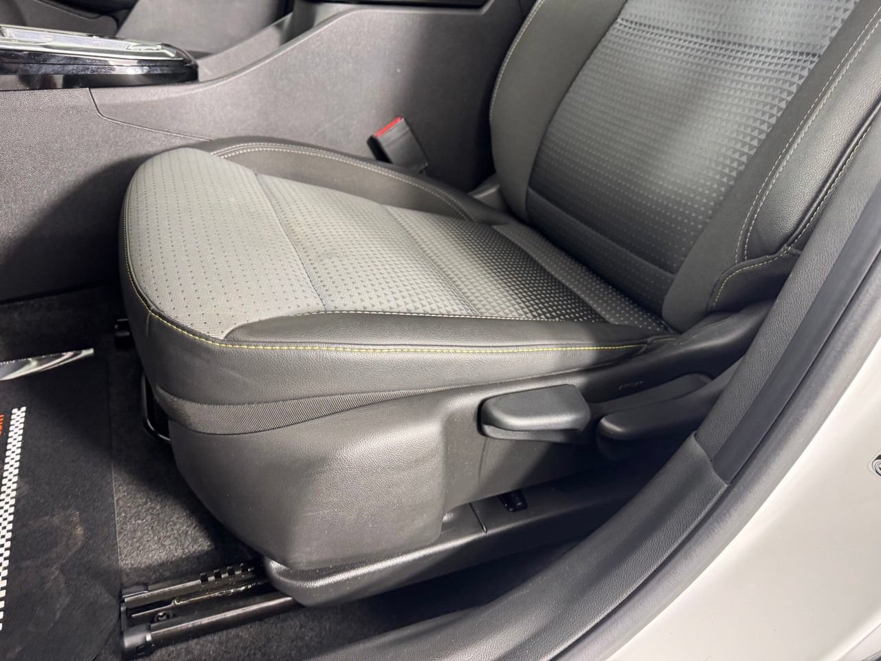 Used 2024 Chevrolet Trax LT FWD image 14